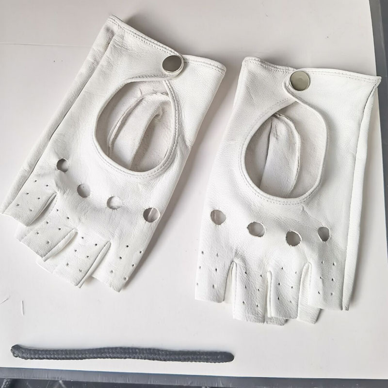 Guanto semi-dito scavato in pe - Leather Driving Glove recensione e prezzo